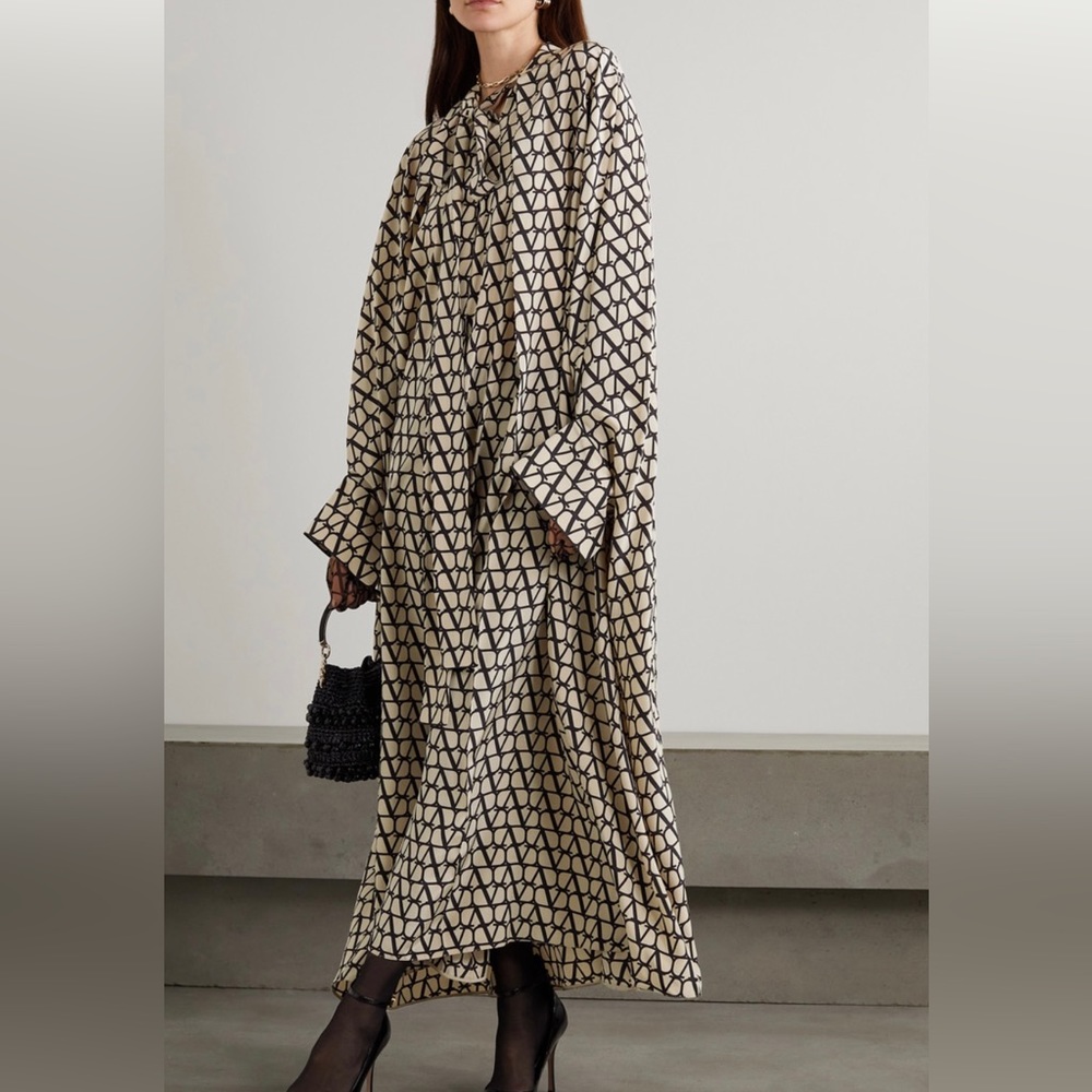 Valentino Iconographe maxi shirt dress with cape NWT - Picture 4 of 12